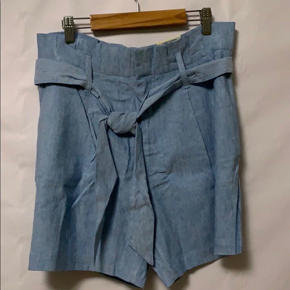 NWT INC INTERNATIONAL WOMEN PAPER BAG SHORTS SZ M
